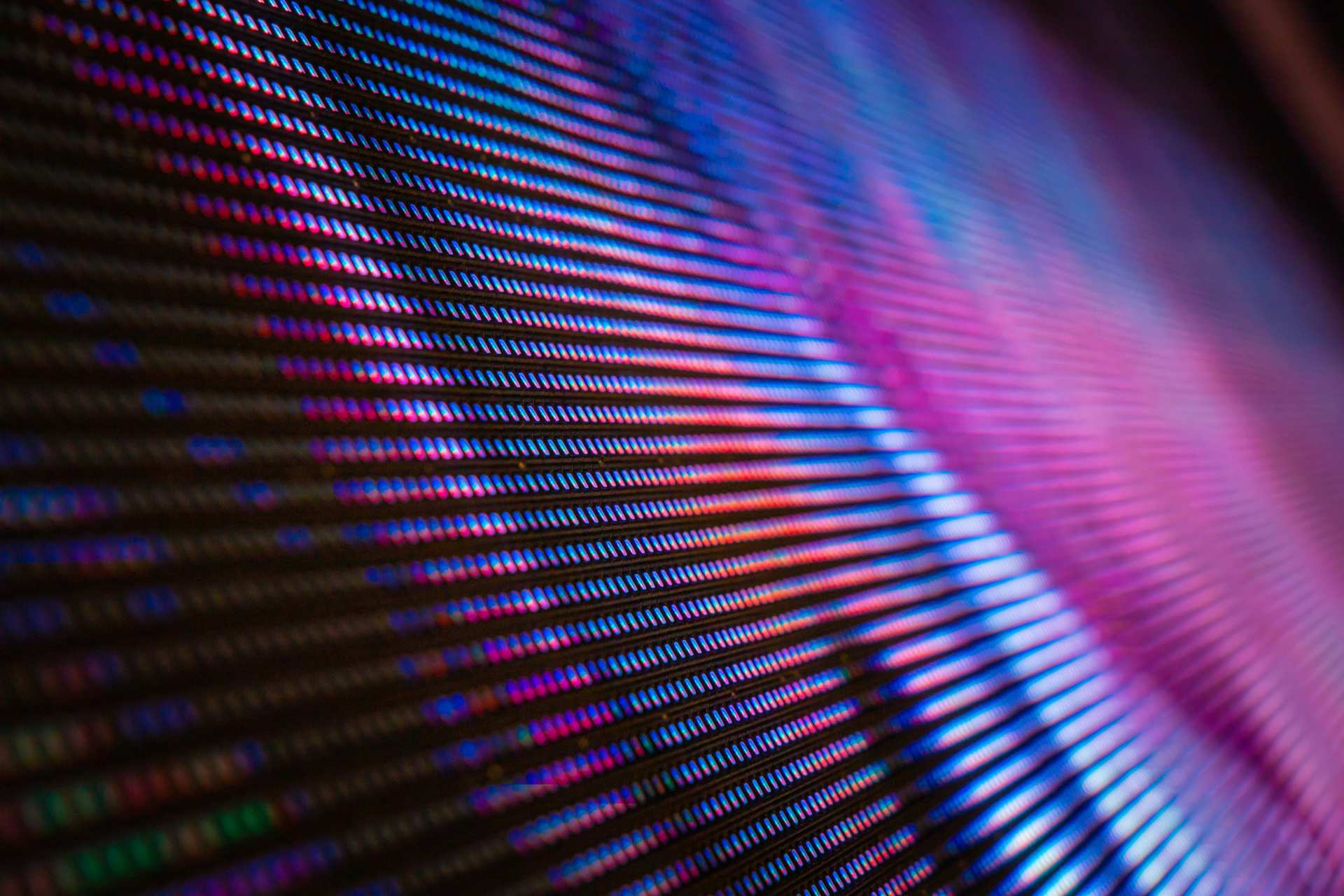 LED-skjerm montert på fasade – LEDFRONT installasjon