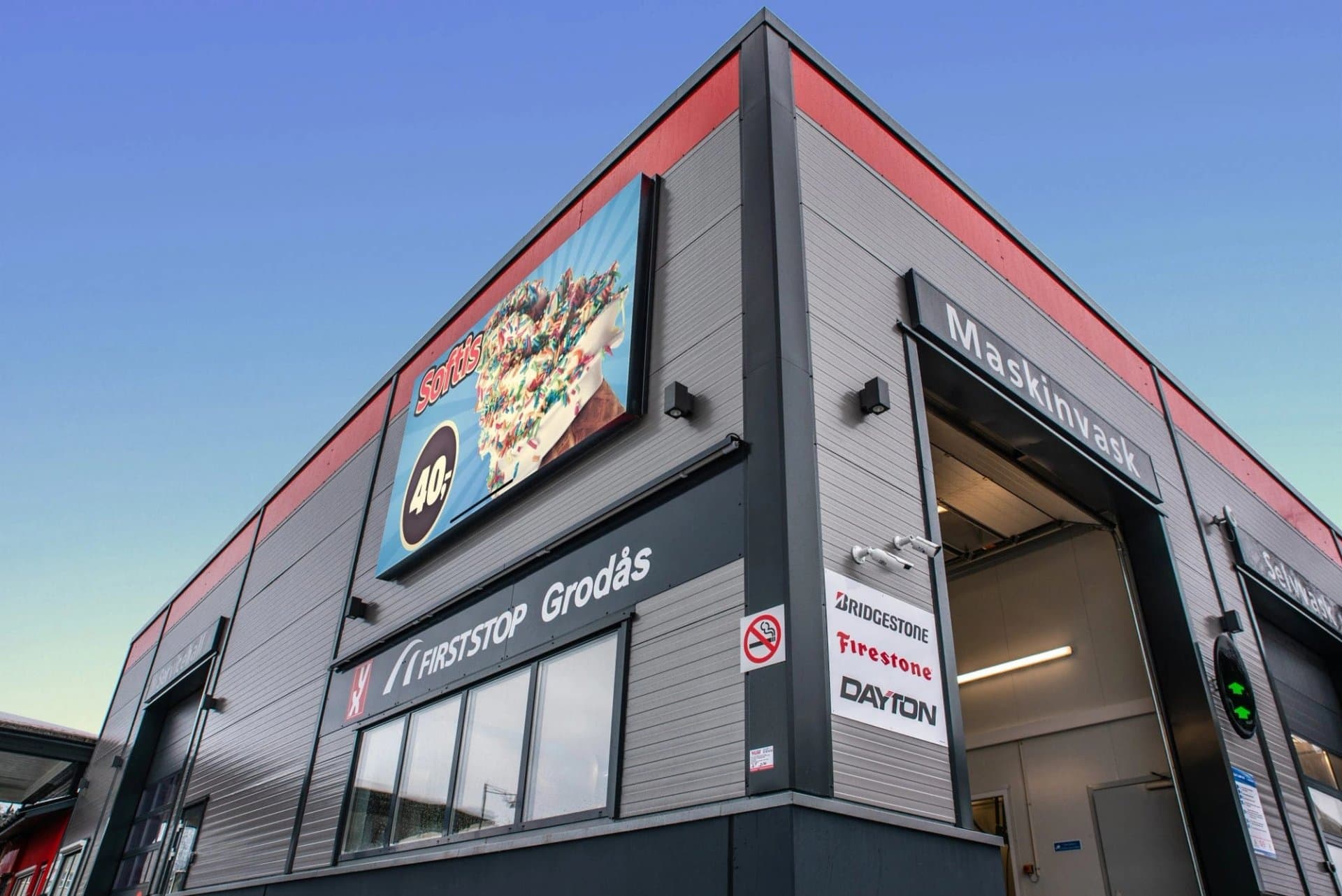 outdoor LED screen (P6) at Grodås Bilsenter